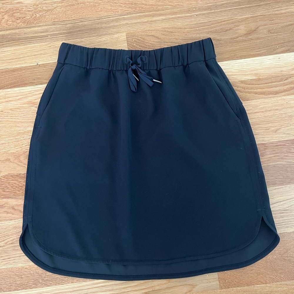 Lululemon Black On the Fly drawstring skirt 10